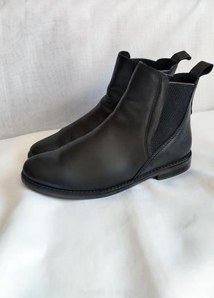 Черные женские кожаные сапоги челси