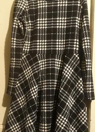 Сукня на дівчинку.