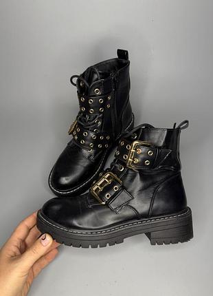 Осінні черевики new look