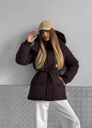 Жіночий стильний пуховик дутий з поясом з капюшоном біо пух коричневий чорний молочний рожевий синій шоколадний кемел зима осінь