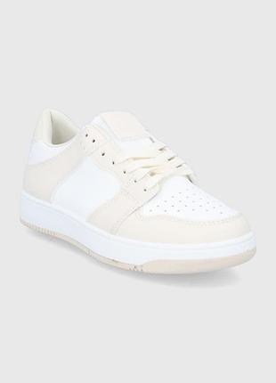 Кроссовки бело-кремовые