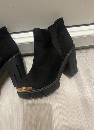 Жіночі замшеві черевички