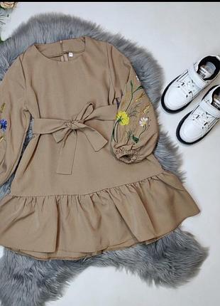 Сукня з вишивкою