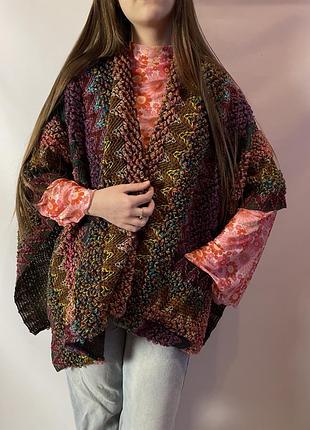 Цікава вʼязана яскрава накидка туніка кофта