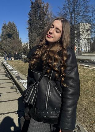 Дубльнка в дкже хорошому стані, нажаль окремо фото курточки немає, за потреби можу зробити, прикріпила фото як виглягядає на мені))