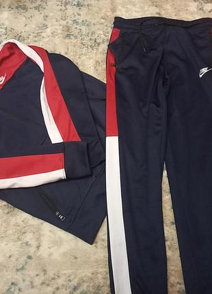 Продам костюм спортивный
