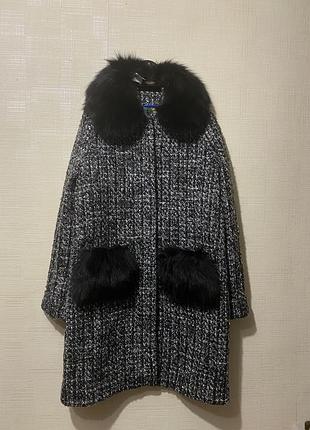 Стильне пальто на дівчинку