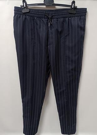 Брюки.
темно синий цвет в белую полоску
