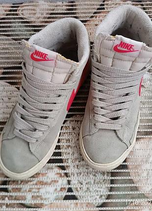 Кроссовки женские