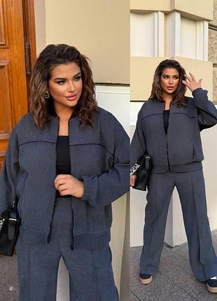 Жіночий вельветовий костюм