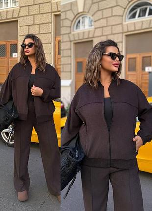Вельветовий жіночий костюм