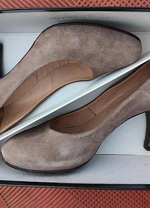 Замшевые, итальянские тифли vario, р. 38. цвет капучино.