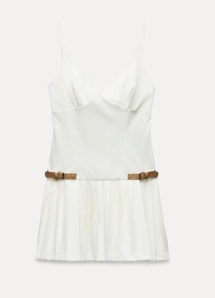 Біла сукня zara з плісе