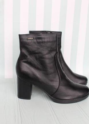 Демисезонные кожаные ботинки, ботильоны 39 размера