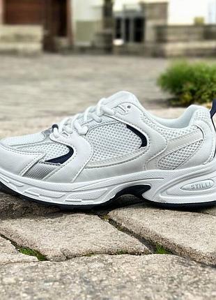 Жіночі кросівки