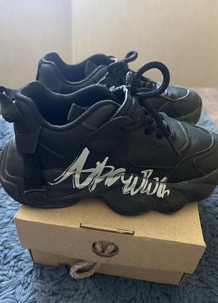 Кросівки дитячи