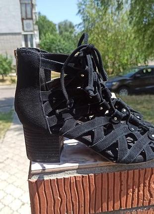 Роскошные замшевые босоножки aerosoles