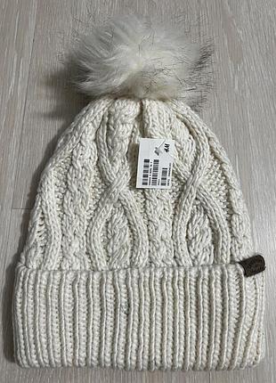 Очень красивая и стильная вязаная тёплая шапка.