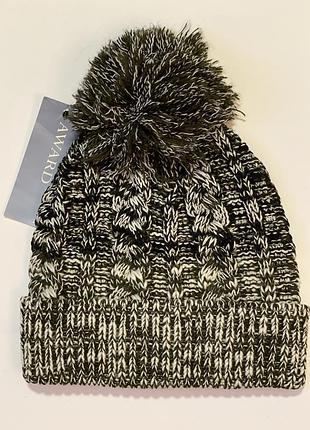 Очень красивая и стильная брендовая вязаная шапка с бубоном.