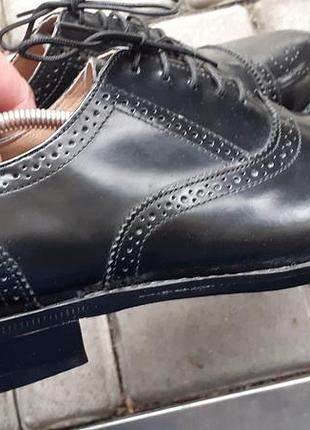 Мужские черные кожаные туфли-броги ручной роботы с перфорацией samuel windsor 43-44.ст.30см.