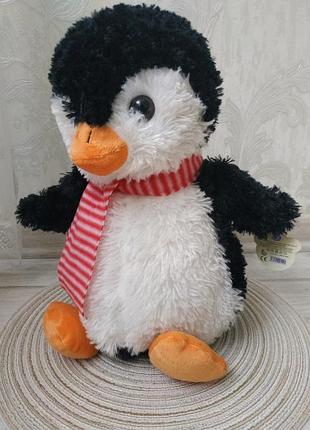 Великий пінгвін з шарфиком