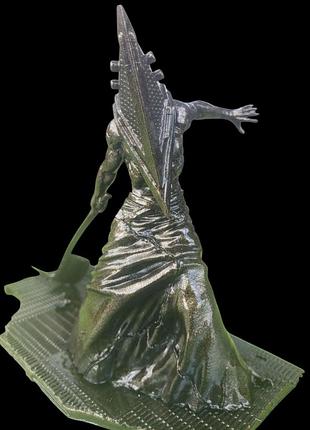 Пирамидоголовый. фигурка, статуэтка.