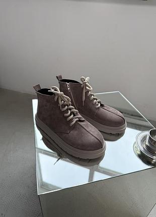 Женские кожаные замшевые ботинки ботинки демисезонные/зимние на меху цвет латте