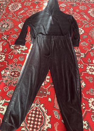 Костюм велюровий