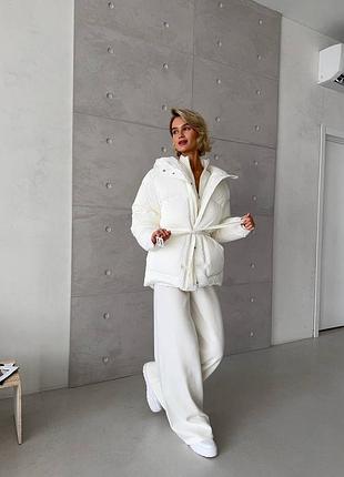 Зимняя куртка пуховик с поясом и капюшоном