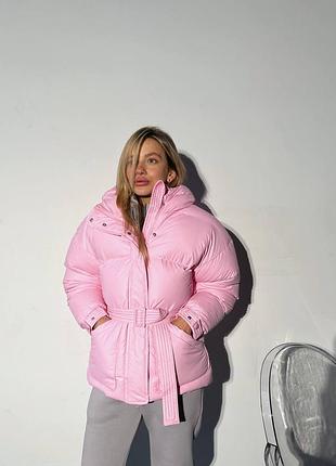 Зимний пуховик с капюшоном поясом и карманами