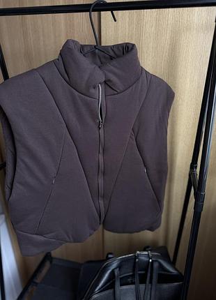 Продам утеплену жилетку