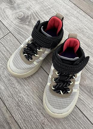 Кросівки zara б/у в гарному стані 23 розмір (14,3 довжина стопи)