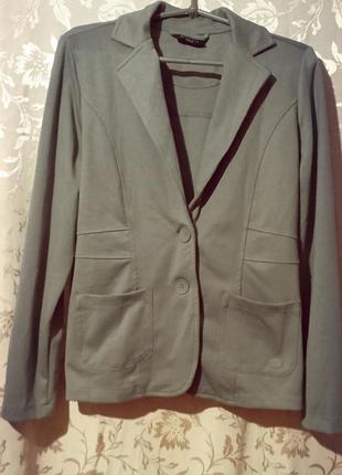 Жіночий піджак