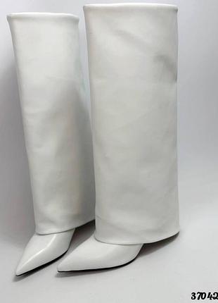 Чоботи білі