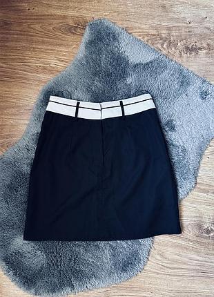 Чорна спідничка