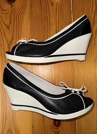 Туфлі шкіряні жіночі на танкетці fornarina, розмір 39