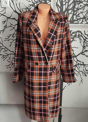 Жі́ноче пальто в клітинку