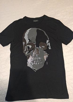 Яскрава,брендова футболка