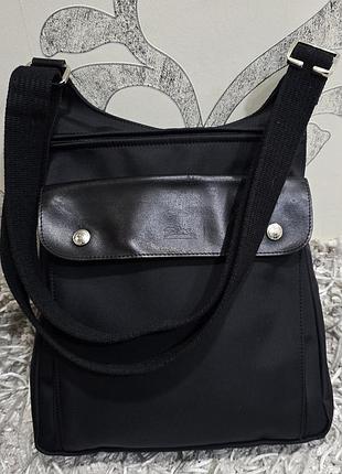 Шикарная жеска сумка из нейлона через плечо с клапаном из козы вот longchamp оригинальная.