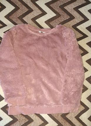 Тепленькая, очень приятная касания, кофточка для девочки в идеальном состоянии