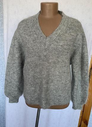 Вовняний жіночий светр бренду zara сірого кольору. розмір m.