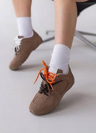 Кроссовки женские
