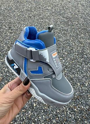 Кроссовки утепленные