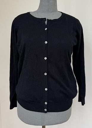 Чорний базовий жіночий кардиган, чорний кардиган на ґудзиках