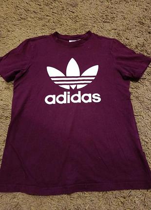 Стильная футболка adidas