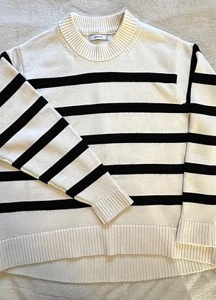 Оверсайз светр молочного кольору від reserved