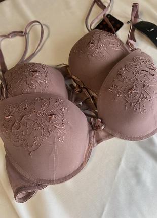 Жіночий бюстгальтер