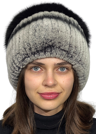 Женская меховая шапка из меха кролика на трикотажной основе с помпоном из меха песца