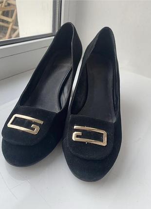 Замшеві туфлі