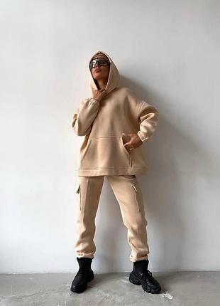 Трендовые костюмы с брюками карго и худи с карманом кенгуру. 
➡️размер: 42-46